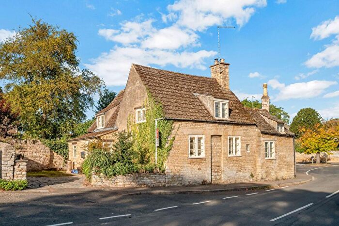 3 Bedroom Cottage For Sale In The Square, Barnack, PE9