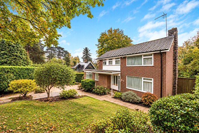 4 Bedroom Detached House For Sale In Shaftesbury Road, Woking, Surrey, GU22