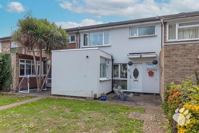 3 Bedroom Terraced House For Sale In Laburnum Avenue, Wickford, SS12