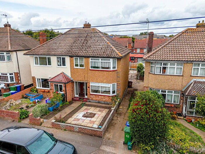 3 Bedroom Semi-Detached House For Sale In Hanford Road, Aveley, South Ockendon, RM15