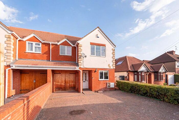 4 Bedroom Semi-Detached House For Sale In Downs Road, Langley, SL3