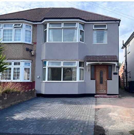 4 Bedroom Semi-Detached House To Rent In The Drive, Hounslow, TW3