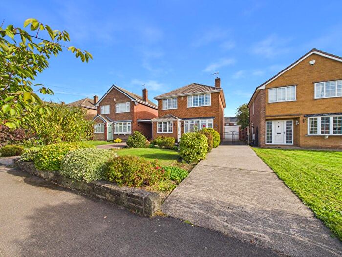 3 Bedroom Detached House For Sale In St. Philips Drive, Hasland, S41