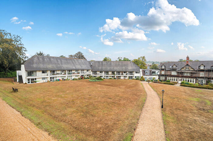1 Bedroom Flat For Sale In Horsham Road, Bramley, Guildford, Surrey, GU5