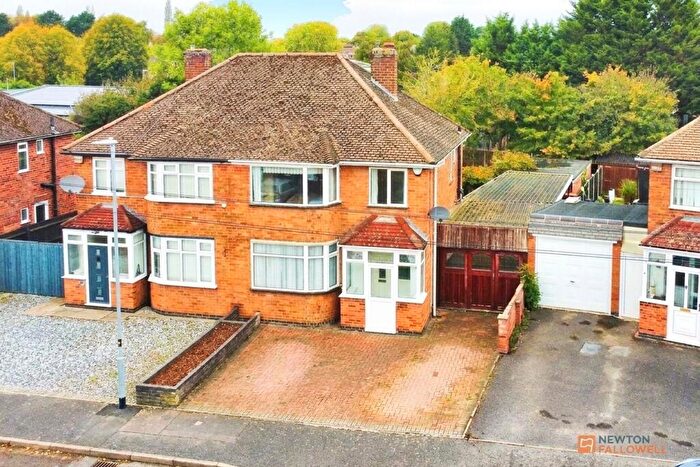 3 Bedroom Semi-Detached House For Sale In Stonehurst Road, Leicester, LE3