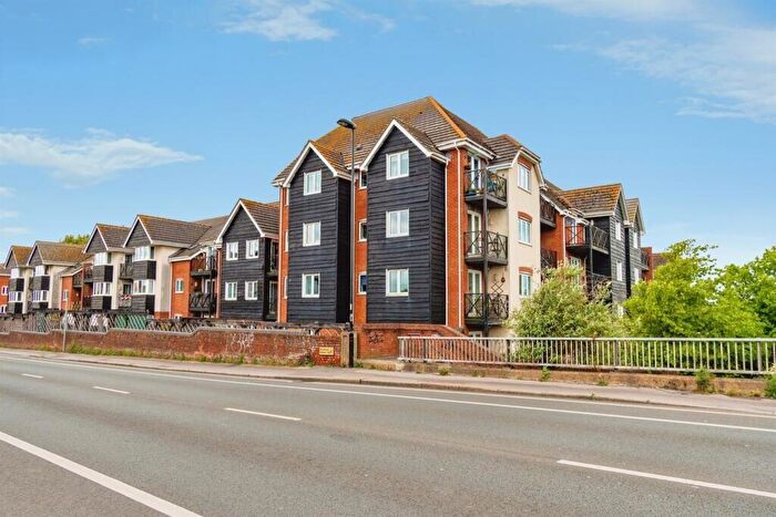 2 Bedroom Flat To Rent In Priory Avenue, St Denys, Southampton, SO17