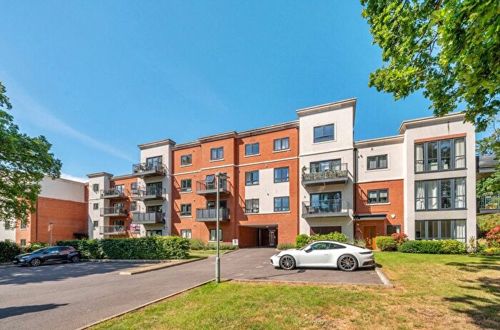 2 Bedroom Flat For Sale In London Road, Binfield, Bracknell, Berkshire, RG42