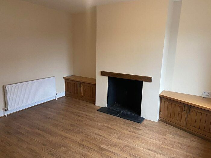 2 Bedroom End Of Terrace House To Rent In Mount Avenue Hurstead., OL12