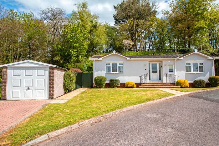2 Bedroom Mobile/park Home For Sale In Willow View Park, Whimple, EX5