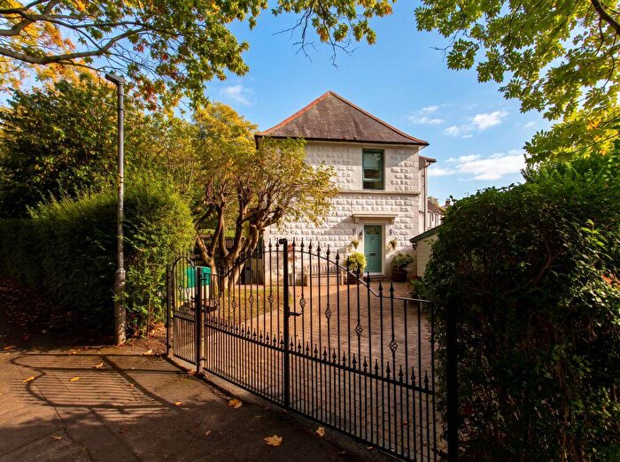 4 Bedroom Semi-Detached House For Sale In Balloch Gardens, Glasgow, G52