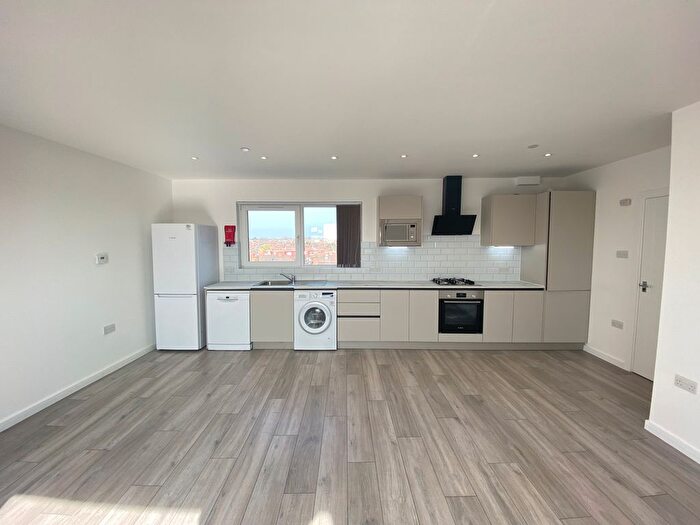 2 Bedroom Flat To Rent In High Road, Romford, RM6