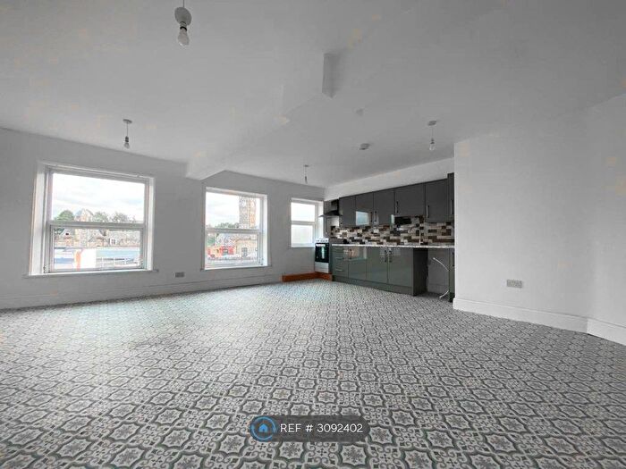 1 Bedroom Flat To Rent In Baillie Street, Rochdale, OL16
