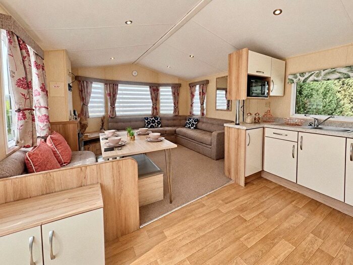 3 Bedroom Mobile/park Home For Sale In Coghurst Hall Holiday Park, Ivyhouse Lane Hastings, TN35