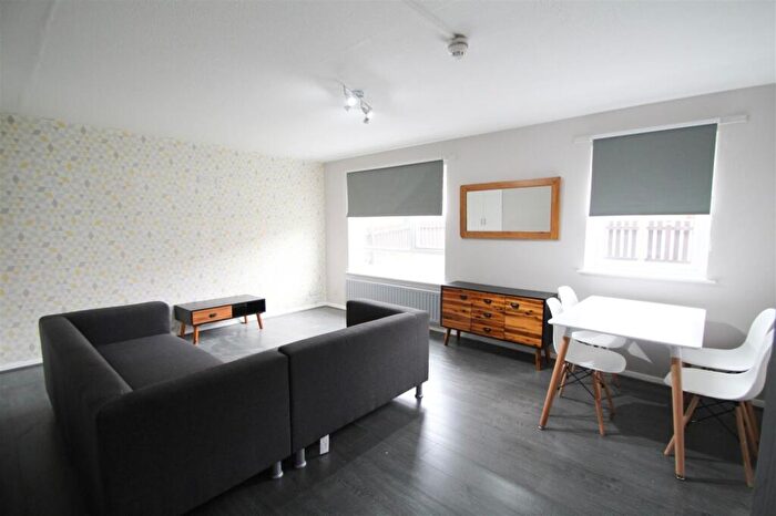 3 Bedroom Flat To Rent In Westfield Court, Westfield Road, Hyde Park, Leeds, West Yorkshire, LS3