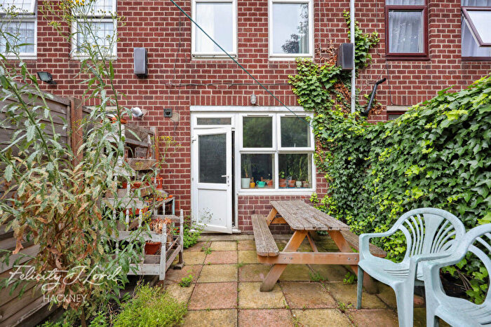 3 Bedroom Terraced House For Sale In Carlisle Walk, London, E8