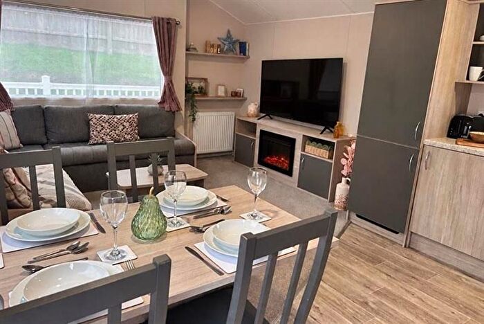 3 Bedroom Mobile/park Home For Sale In Newquay, TR8