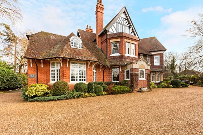 3 Bedroom Apartment To Rent In Cleeve Road Goring, RG8