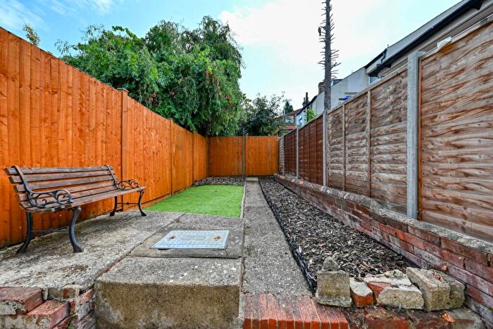 2 Bedroom Terraced House For Sale In Chesterman Street, Reading, RG1