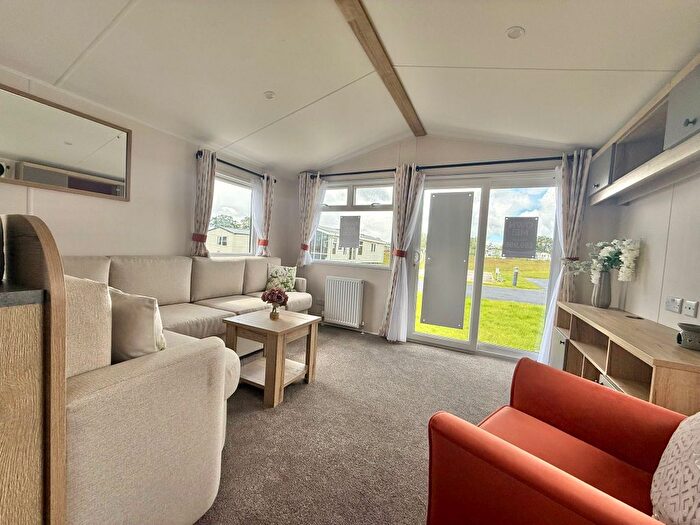 2 Bedroom Mobile/park Home For Sale In Bowland Fell Holiday Park, Tosside Skipton, BD23