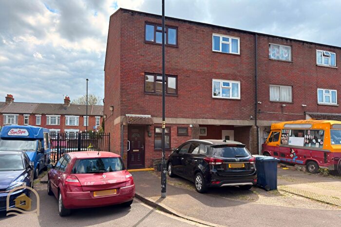 4 Bedroom End Of Terrace House For Sale In Western Road, Southall, Middlesex, UB2