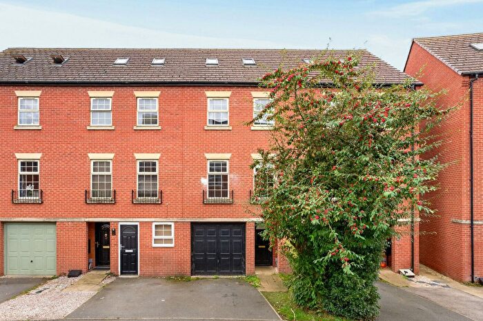 4 Bedroom Town House For Sale In Thwaite Close, Great Oakley, NN18
