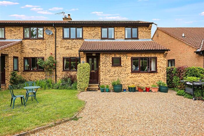4 Bedroom Semi-Detached House For Sale In Worcester Avenue, Hardwick, Cambridge, CB23