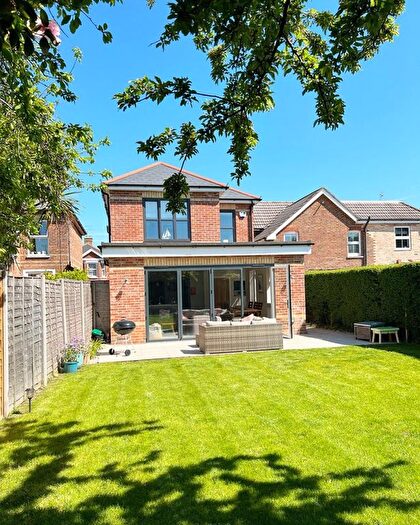 6 Bedroom Detached House For Sale In Wallis Road, Wallisdown, BH10