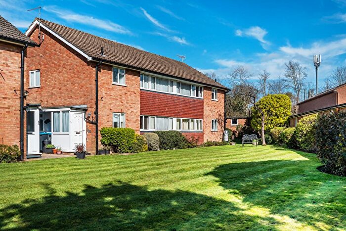 2 Bedroom Flat For Sale In Master Close, Oxted, Surrey, RH8