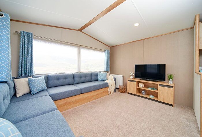 2 Bedroom Mobile/park Home For Sale In Hutton Sessay, Thirsk, YO7