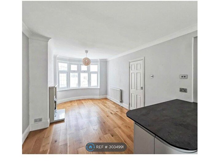 3 Bedroom Semi-Detached House To Rent In Collindale Avenue, Erith, DA8