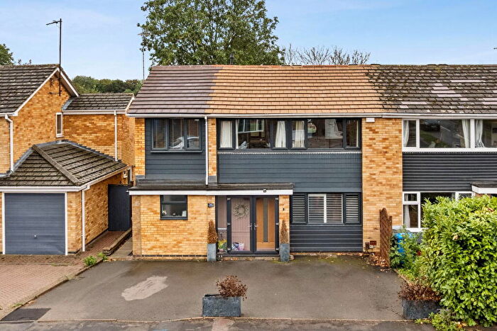 4 Bedroom Semi-Detached House For Sale In St Johns Road, Kettering, NN15