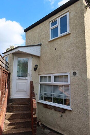 2 Bedroom Maisonette To Rent In B Windsor Drive, Dartford, - Bedroom Maisonette, DA1