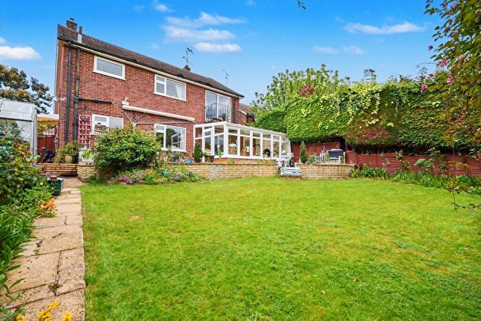 4 Bedroom Detached House For Sale In Farnham Park Close, Farnham, Surrey, GU9