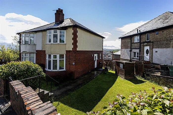 2 Bedroom Semi-Detached House For Sale In Tanyard Road, Oakes, Huddersfield, HD3