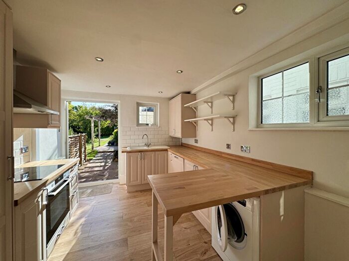 2 Bedroom Property To Rent In Ferry Road, Bray, Maidenhead, SL6