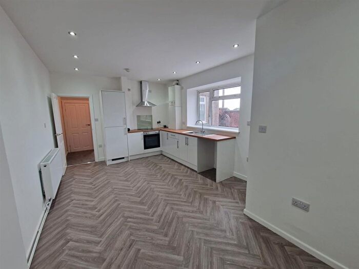 1 Bedroom Flat To Rent In New Road, Swansea, SA4