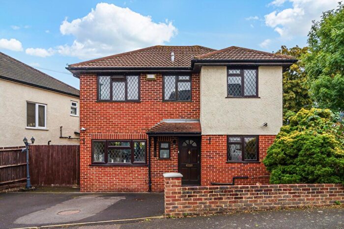 3 Bedroom Detached House For Sale In Inverness Road, Worcester Park, KT4