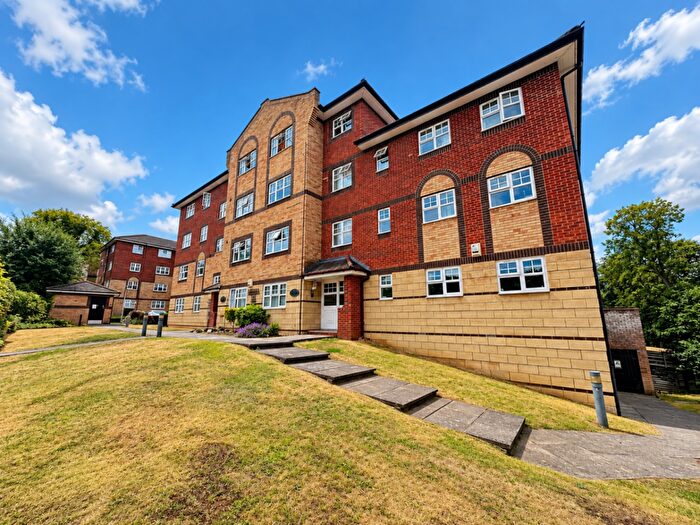 2 Bedroom Apartment To Rent In Princes Place, Knights Field, Luton, Bedfordshire, LU2