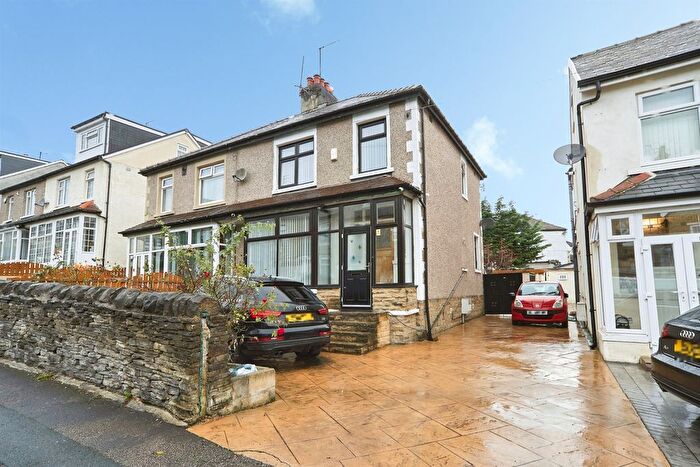3 Bedroom Semi-Detached House For Sale In Shipley Fields Road, Shipley, BD18