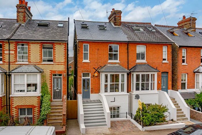 4 Bedroom End Of Terrace House To Rent In Cornfield Road, Reigate, RH2