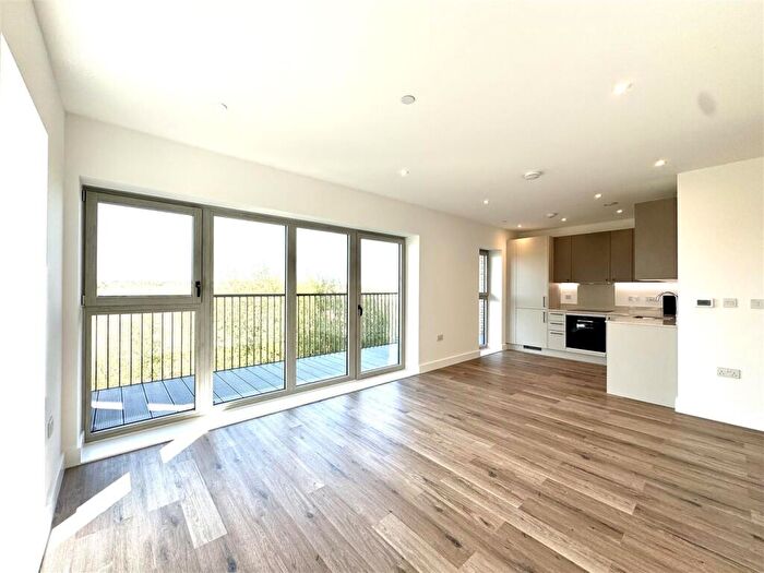 2 Bedroom Apartment For Sale In Flagstaff Road, Reading, RG2
