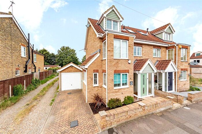 3 Bedroom Semi-Detached House For Sale In Margaret Road, Gidea Park, RM2