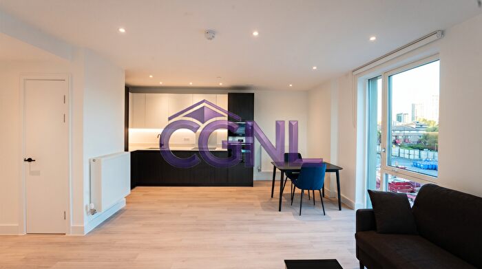 2 Bedroom Flat To Rent In Everdene Path, Acton, W3