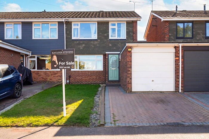 3 Bedroom Semi-Detached House For Sale In Chain Free - Drive - Garage - South Facing Garden, ME8