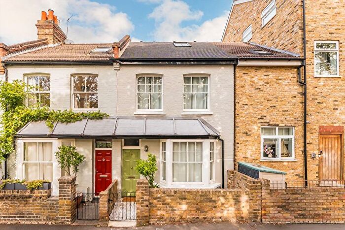 3 Bedroom End Of Terrace House For Sale In Clifton Road, Isleworth, TW7