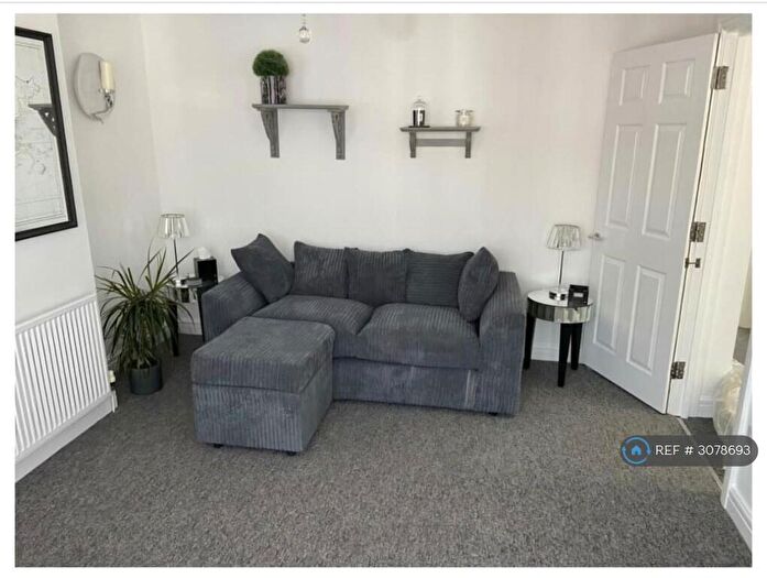 2 Bedroom Maisonette To Rent In Clodien Avenue, Cardiff, CF14