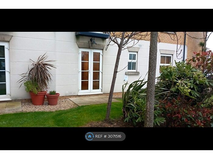 2 Bedroom Flat To Rent In Forge Way, Southend-On-Sea, SS1