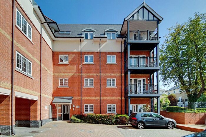 2 Bedroom Flat To Rent In Henry Manning House, Milan Walk, Brentwood, Essex, CM14