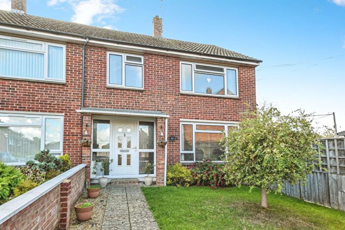 3 Bedroom End Of Terrace House For Sale In Churchill Close, Calne, SN11
