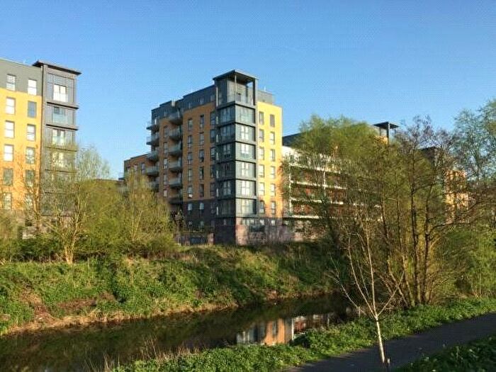 2 Bedroom Flat To Rent In Skylark House, Drake Way, Reading, Berkshire, RG2